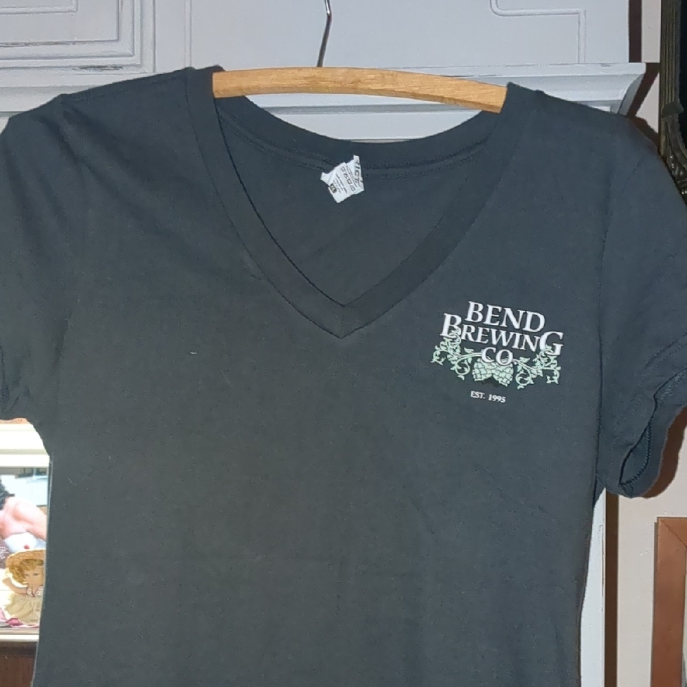 NWOT Bend Brewery V-Neck Tee